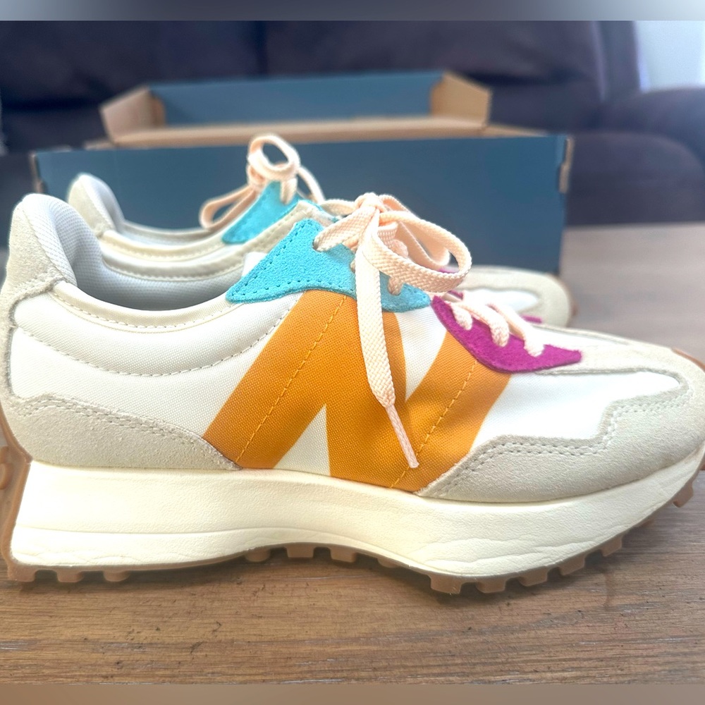 Women’s new balance 327  & calia colab. Size 6